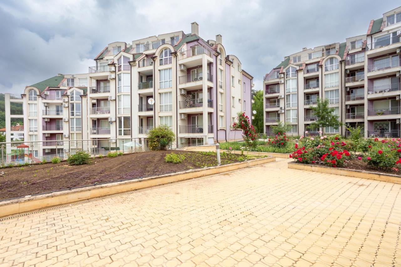 Апартамент Славея Kavarna Exterior photo