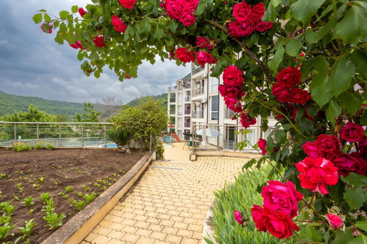 Апартамент Славея Kavarna Exterior photo