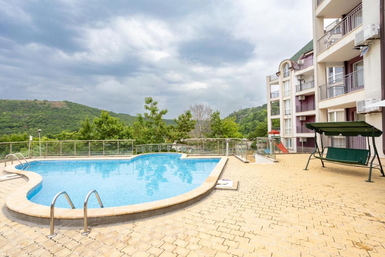 Апартамент Славея Kavarna Exterior photo